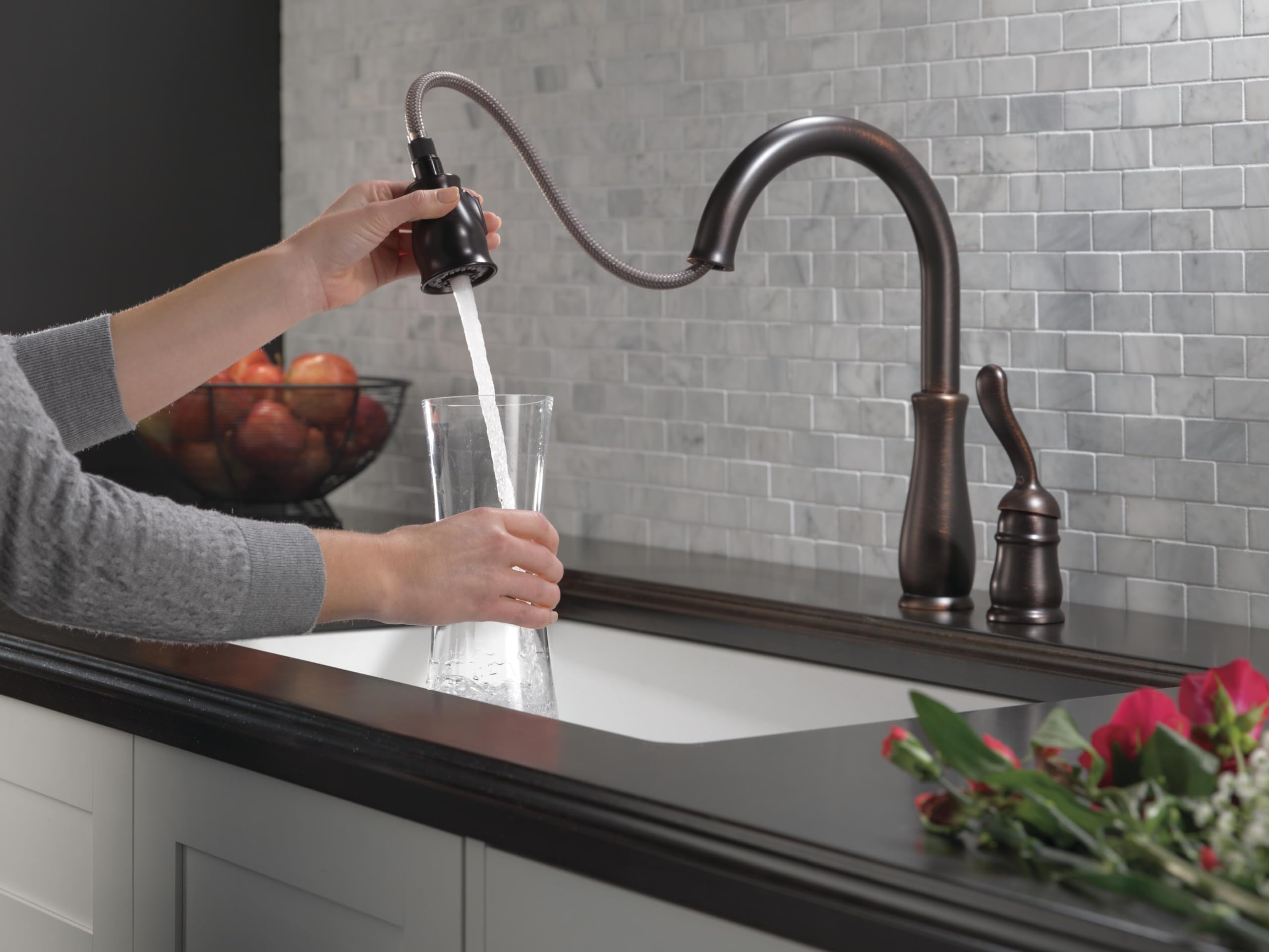 DELTA FAUCET Leland Oil Rubbed Bronze Kitchen Faucet, 1 Hole, Gooseneck, Pull Down Sprayer, Magnetic Docking, Touch-Clean Spray Holes, Venetian Bronze 978-RB-DST