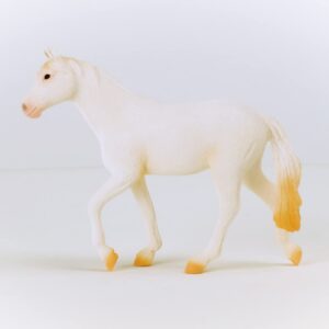 Schleich Farm World Camarillo Mare Horse Figurine - Realistic and Durable Farm Animal Toy Figure with Authentic Details, Fun and Imaginative Play for Boys and Girls, Gift for Kids Ages 3+