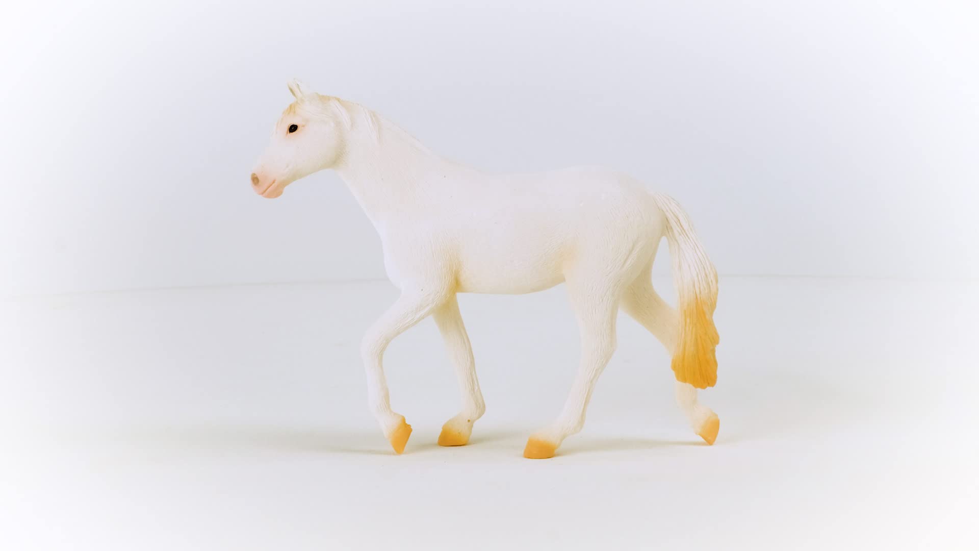 Schleich Farm World Camarillo Mare Horse Figurine - Realistic and Durable Farm Animal Toy Figure with Authentic Details, Fun and Imaginative Play for Boys and Girls, Gift for Kids Ages 3+