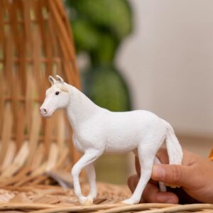 Schleich Farm World Camarillo Mare Horse Figurine - Realistic and Durable Farm Animal Toy Figure with Authentic Details, Fun and Imaginative Play for Boys and Girls, Gift for Kids Ages 3+