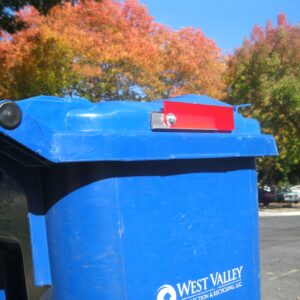 Trash Bin Alert Flag That Attaches to Rollout Waste and Recycle Garbage Cans. Eliminate unnecssary Trips to Check curbside Pickup.