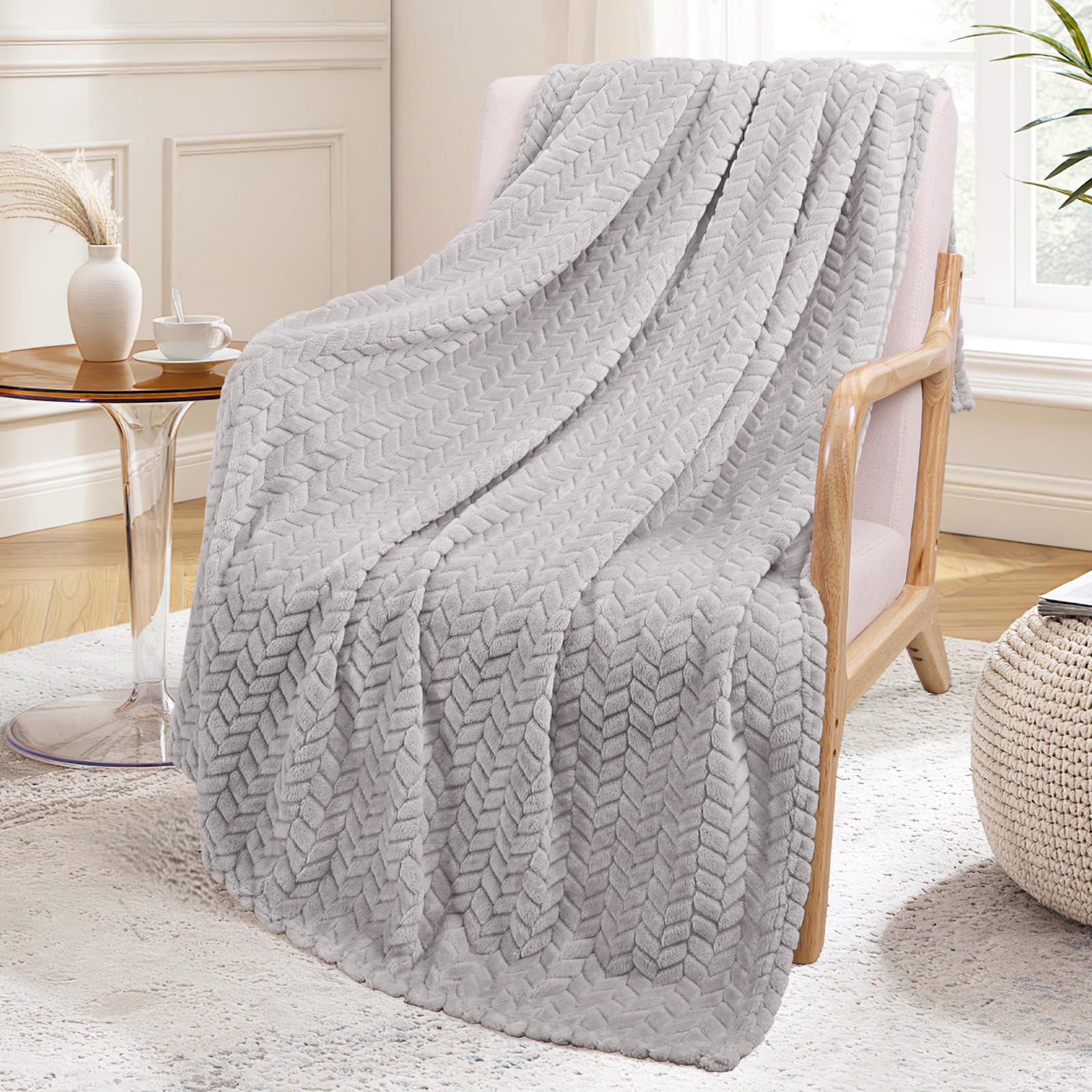 Exclusivo Mezcla Light Grey Fleece Throw Blanket for Couch and Bed, 50x70 Inches Soft Cozy 3D Decorative Jacquard Flannel Blankets, Lightweight Fuzzy Plush Warm Throws for All Seasons