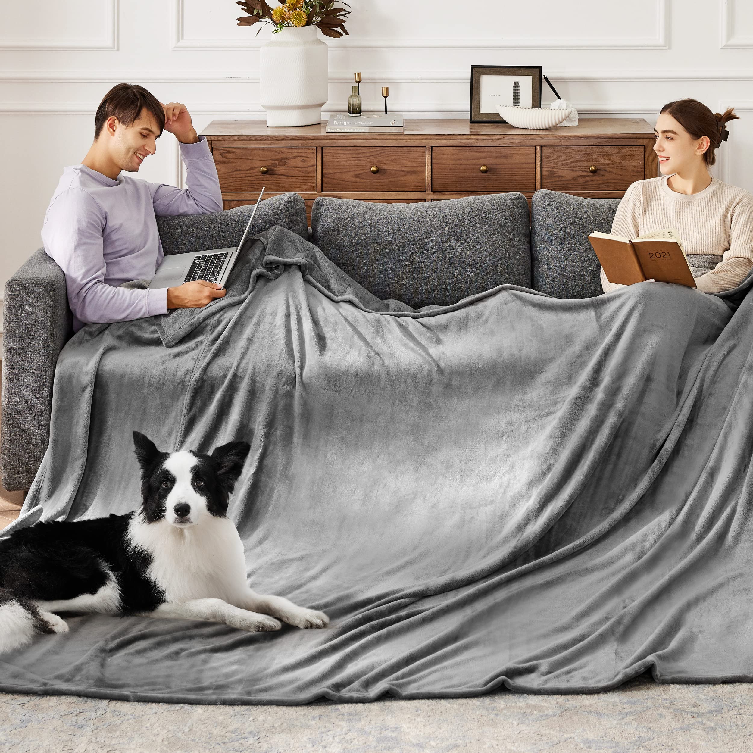 Bedsure Oversized King Fleece Blanket 120"x120" - Soft Cozy Extra Large Throw Blankets for Bed, Sofa, Couch, Travel, Camping，California King Warm Blanket in Winter 10x10