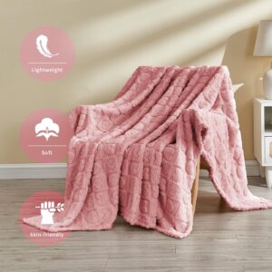 FY FIBER HOUSE Throw Blankets with Heart Checkered,Soft Warm Blankets for Lover Mom Father Friends Gifts,Washable Lightweight Fuzzy Blanket for Couch Sofa Bed All Season(Pink,50"x60")