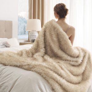 Bedsure Faux Fur Throw Blanket, Brown Thick and Warm Blanket for Winter, Fuzzy Elegant Fluffy Decoration Blanket for Sofa, Couch and Bed, Cozy Soft Luxury Blanket 50x70 inches