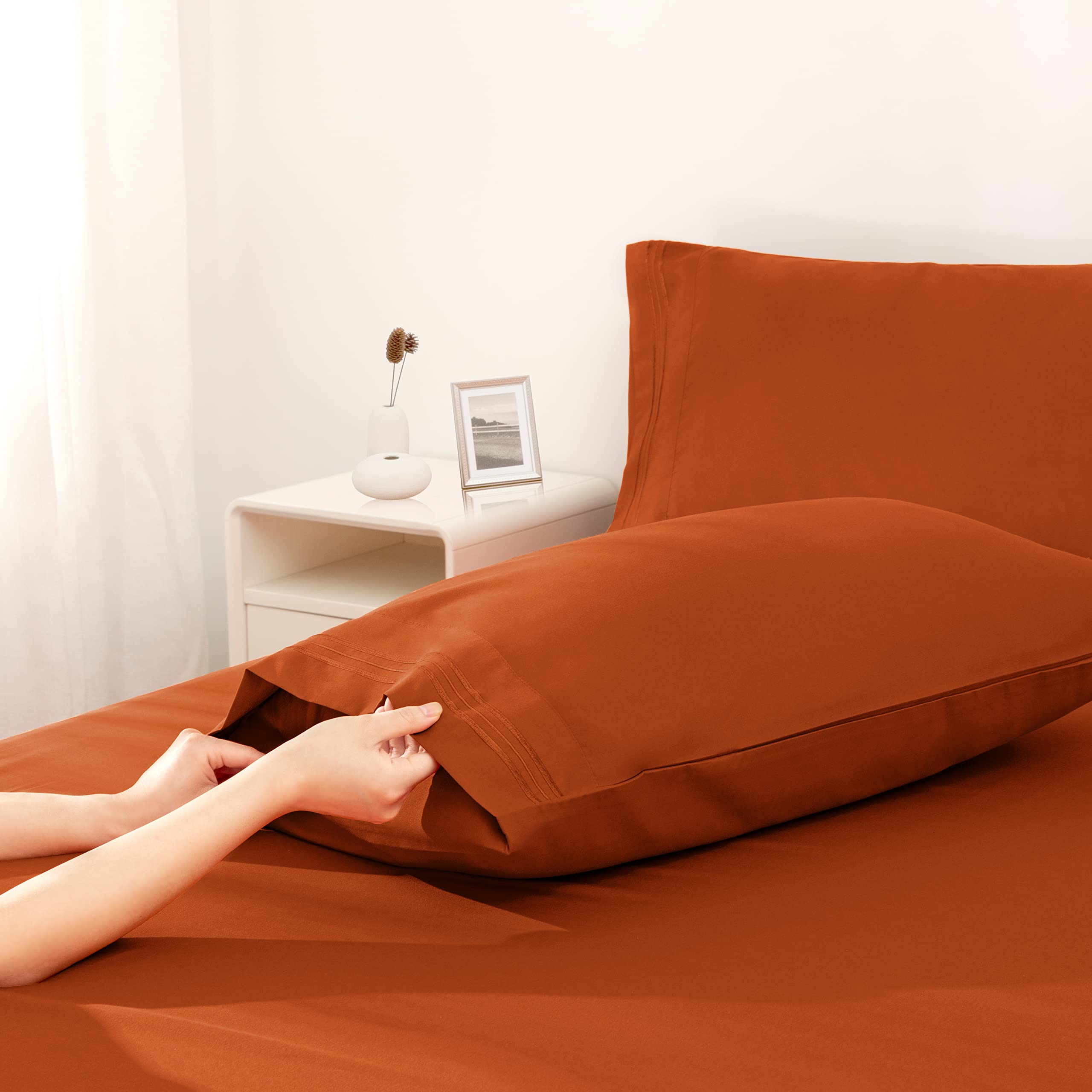 Horbaunal Burnt Orange Full Size Sheet Set - 4 Piece Hotel Luxury Bedding Sheets & Pillowcases - 16 Inch Deep Pocket Microfiber Bedding Set - 1800 Thread Count Soft & Wrinkle Bed Sheets