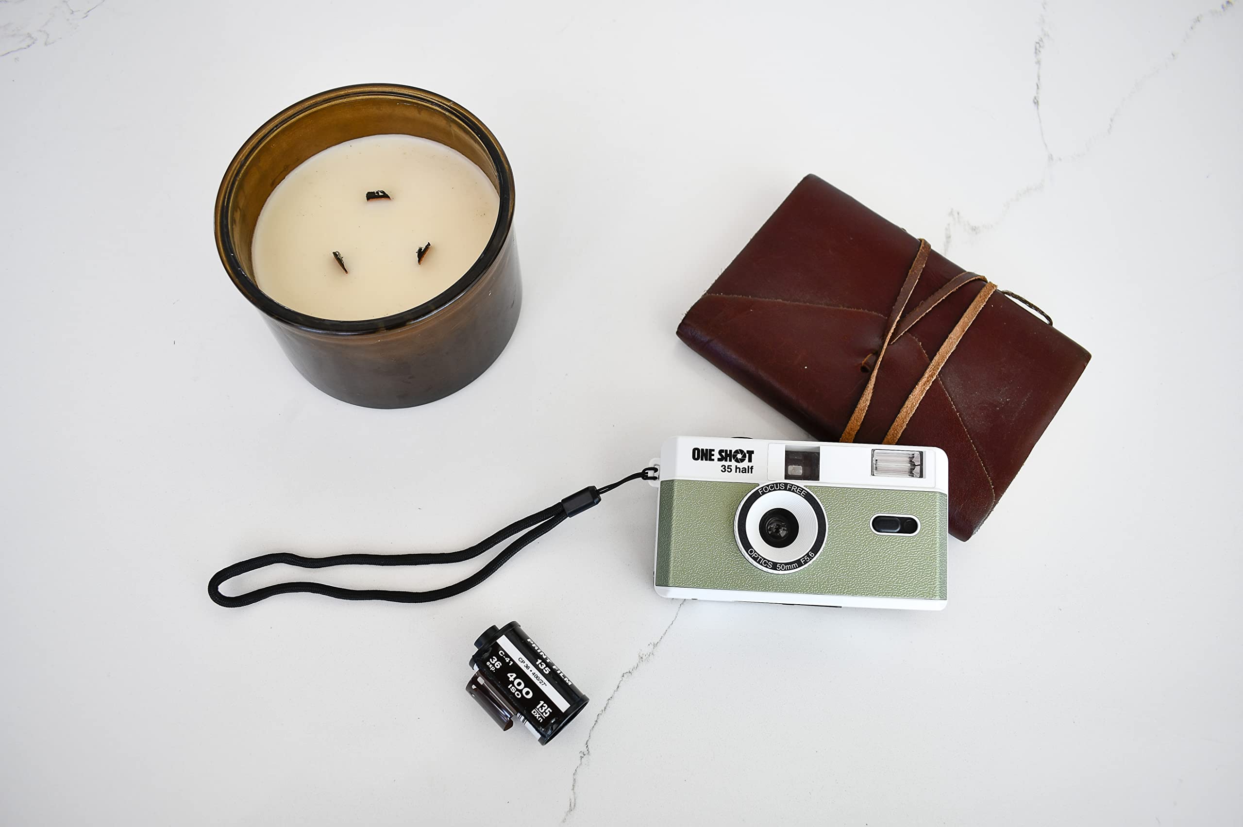 1 Shot Point and Shoot 35mm Film Camera Reusable Retro Half Frame Camera, Built in Flash, Included One Roll ASA/ISO 400 Black & White Film 18 Exp., (36 Shots) Battery Not Included (Green Color)