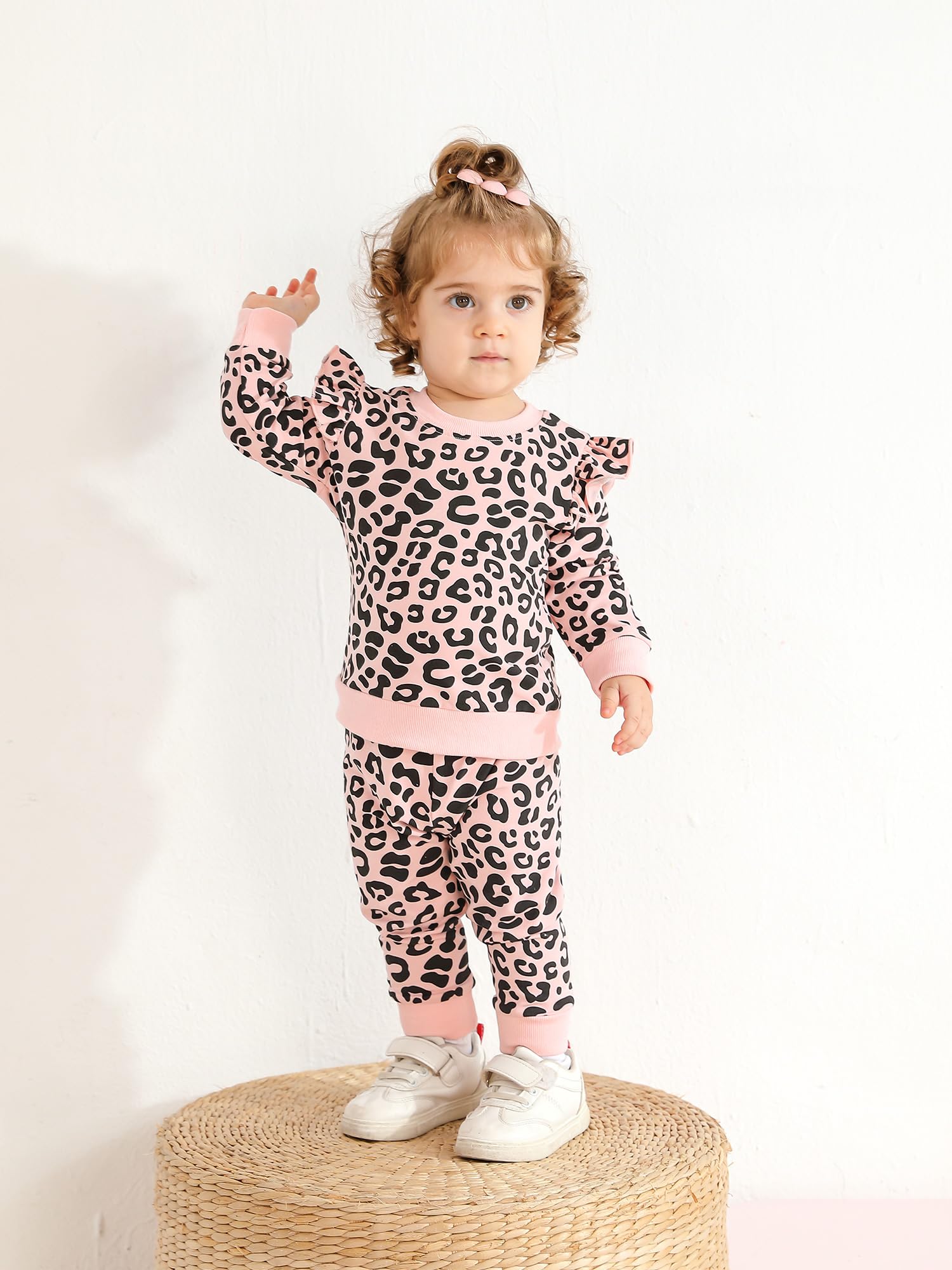 2pcs Baby Girl Leopard Print Ruffle Trim Long-sleeve Pullover and Sweatsuit Pants Clothes Set (6-9 Months) Pink