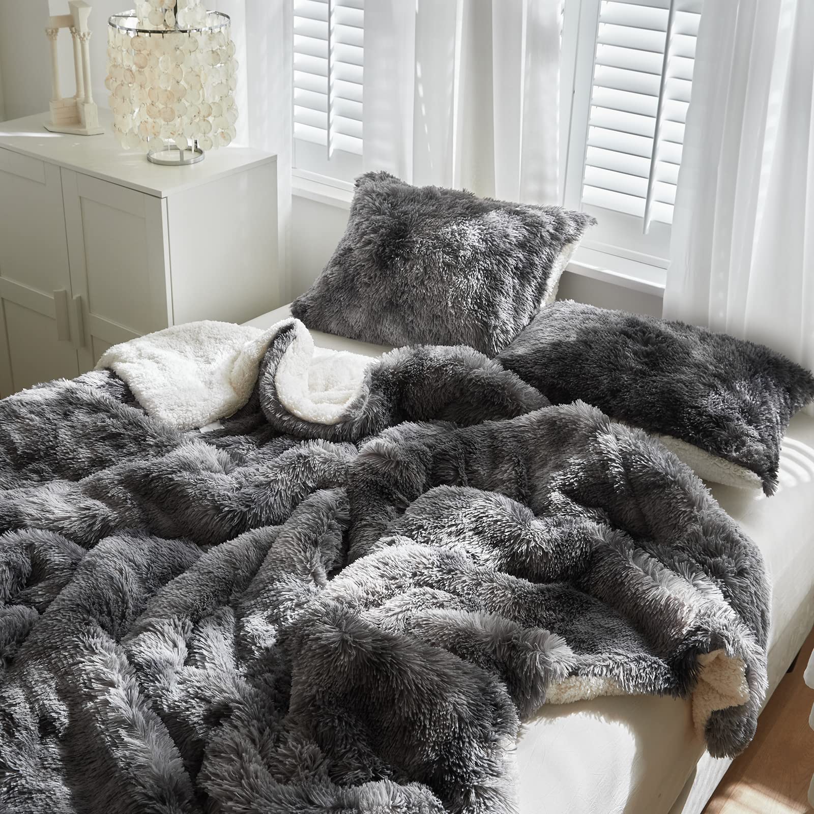 Shaggy Comforter Set Twin Size 2 Pieces Winter Faux Fur Comforter Set with 1 Pillowcases Ultra Soft and Easy Care Luxury Plush Warm Super Fleece Sherpa Bedding Set White with White with Black