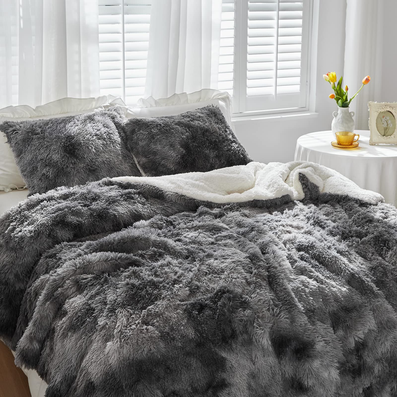 Shaggy Comforter Set Twin Size 2 Pieces Winter Faux Fur Comforter Set with 1 Pillowcases Ultra Soft and Easy Care Luxury Plush Warm Super Fleece Sherpa Bedding Set White with White with Black