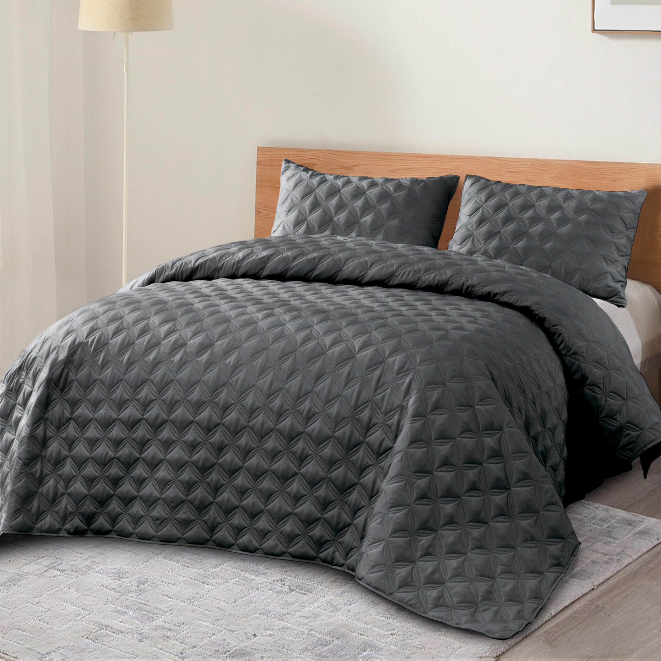 Exclusivo Mezcla Dark Grey Quilt Set Queen Size (90"x96"), Lightweight Summer Quilt Full Queen for All seasons, Soft Modern Geometric Bedspread Coverlet, 3 Piece (1 Quilt, 2 Pillow Shams)