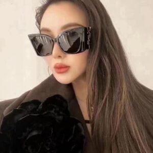 Square Sunglasses for Women Men Trendy Retro Fashion Sunglasses UV 400 Protection Glasses Skin