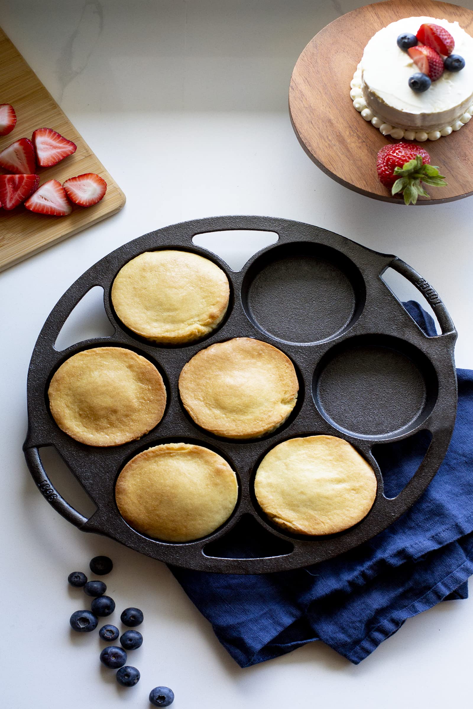 Lodge Seasoned Cast Iron Mini Cake Pan, 7 Impressions