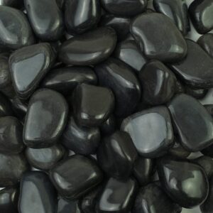 shizwu 1-2inch natural polished black river rocks,2lb black polished pebbles for garden landscaping. fish tank decorative river rocks, vase filling pebbles, outdoor decorative river rocks