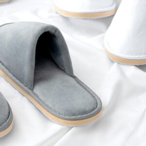 6 Pairs Spa Slippers, Washable & Reusable Closed Toe Disposable Indoor Hotel Slippers, Soft Home Coral Fleece Slipper,Super Soft Crystal Velvet, Padded Sole for Comfort for Guests, Hotel, Travel ,Wedding (Gray*3+White*3)