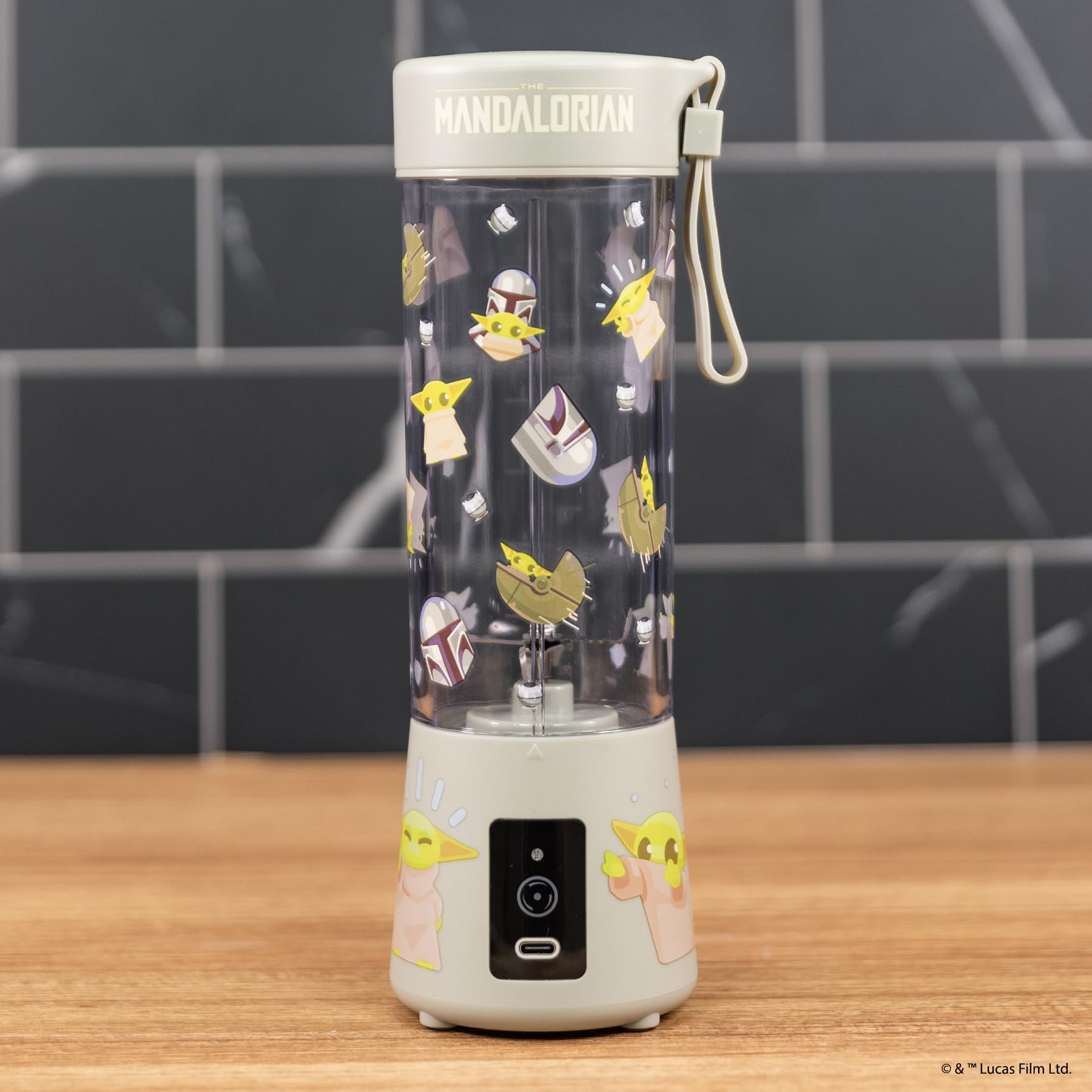 Uncanny Brands Star Wars The Mandalorian USB - Rechargeable Portable Blender