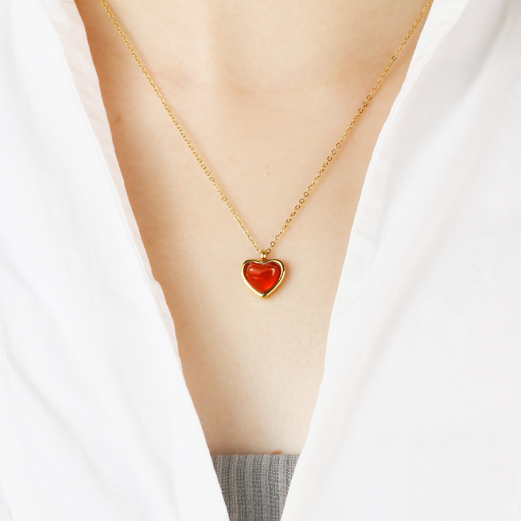 SmileBelle Heart Necklace Carnelian Necklace for Girls, Gold Heart Necklaces Spiritual Gifts for Women, Red Crystal Heart Necklace as Carnelian Jewelry for Birthday or Lover Anniversary Gifts for Her