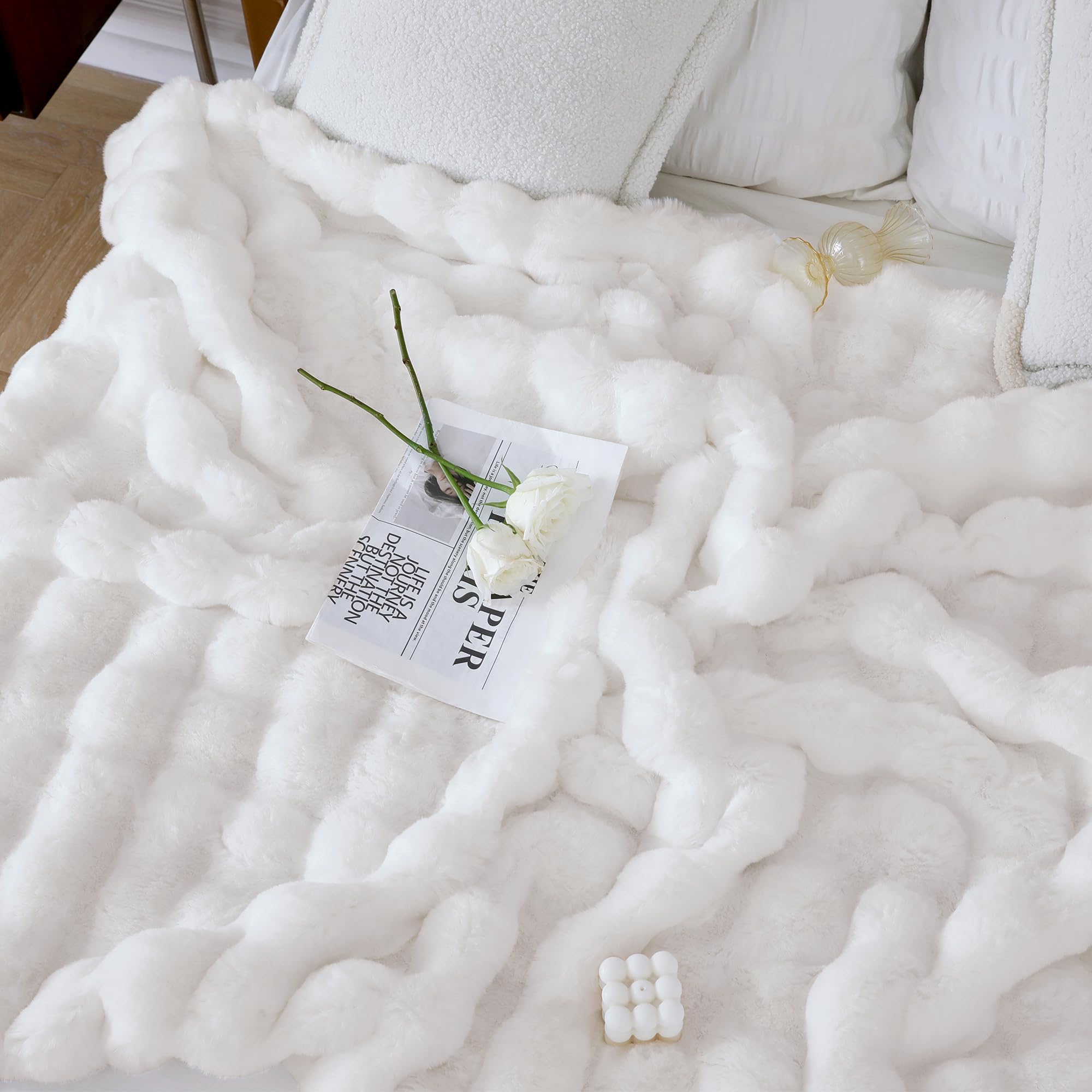 CozyBloom Luxury Soft Faux Fur Throw Blanket for Couch, Decorative Cozy Plush Long Shaggy Fluffy Solid Comfy Fleece Furry Reversible Thick Warm Blanket for Winter, Washable, White