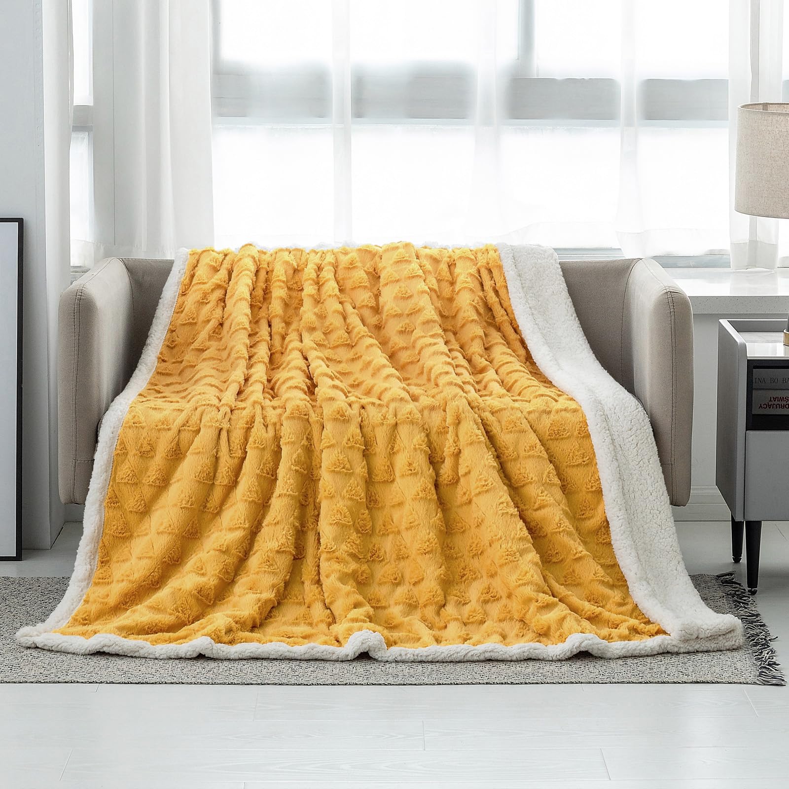 LOMAO Throw Blanket for Couch - Fleece Blankets & Throws Faux Fur Blanket Soft Fuzzy Sherpa Blanket Cozy Blanket Gift Throw Blankets for Bed,Sofa (50x60,Yellow)