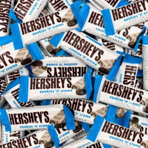 HERSHEY'S COOKIES 'N' CREME Bars, Snack Size Candy, Bulk Pack 2 Pounds (About 70 Count)