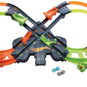 Hot Wheels Colossal Crash Track Set, Figure 8 Track Set, Competitive Play, Aerial Stunts, Toys for Boys Age 5 and Up