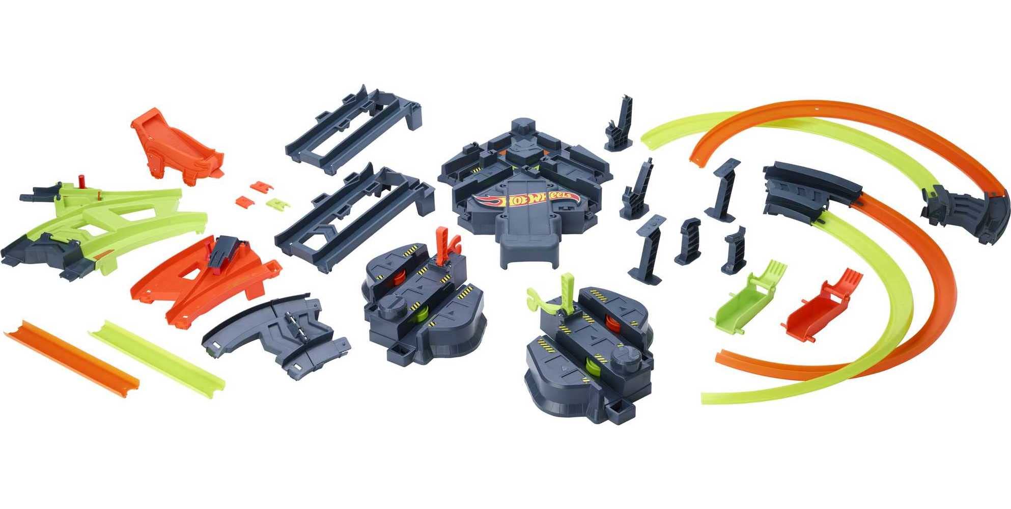 Hot Wheels Colossal Crash Track Set, Figure 8 Track Set, Competitive Play, Aerial Stunts, Toys for Boys Age 5 and Up