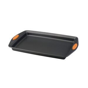 rachael ray nonstick bakeware with grips, nonstick cookie sheet / baking sheet - 11 inch x 17 inch, gray with orange grips