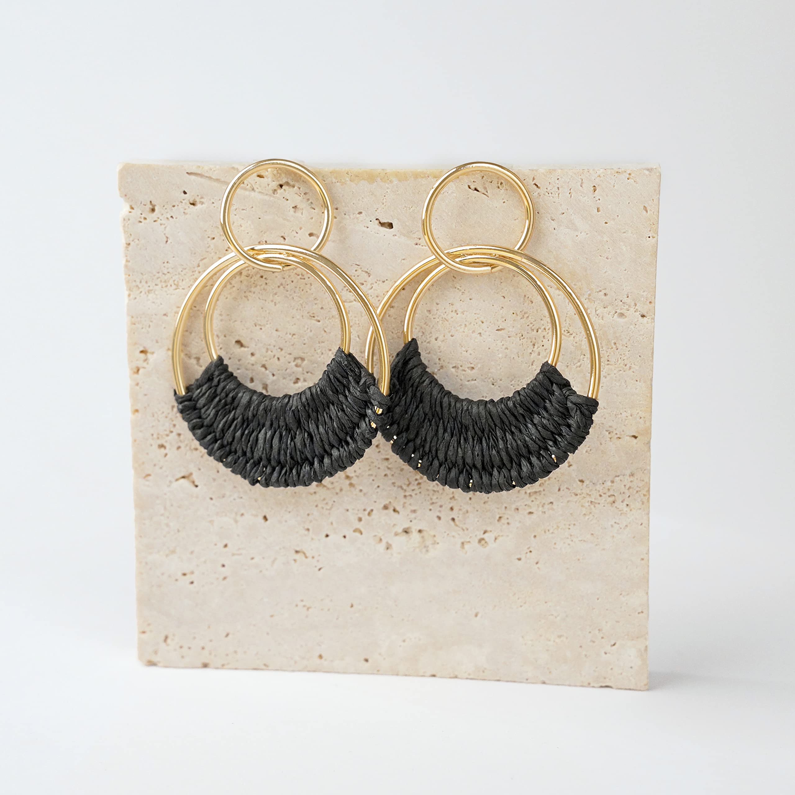 Raffia Hoop Earrings for Women Fun Boho Summer Beach Earrings Handmade Straw Wicker Rattan Dangle Earrings Statement Geometric Round Drop Earrings Bohemian Jewelry, Black