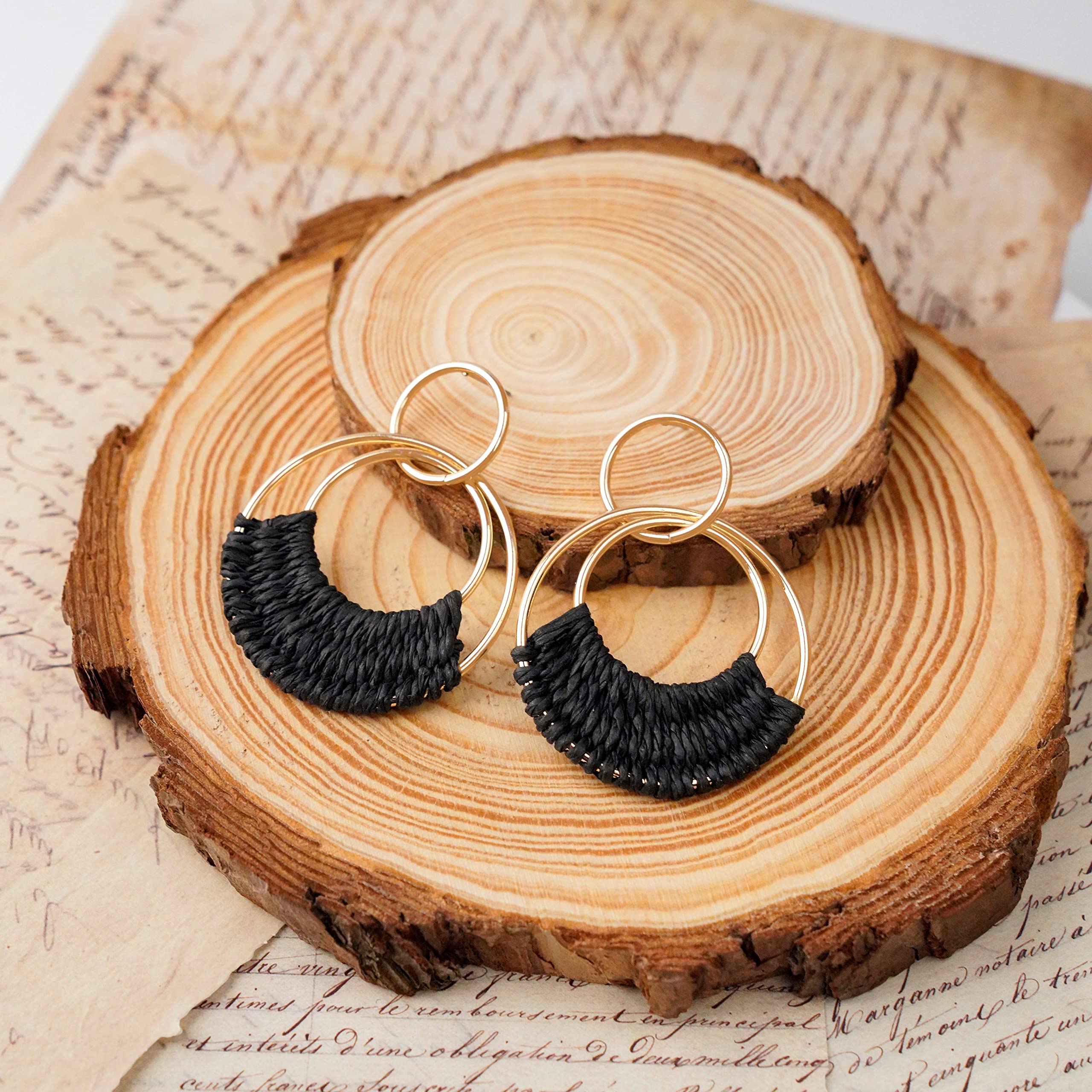 Raffia Hoop Earrings for Women Fun Boho Summer Beach Earrings Handmade Straw Wicker Rattan Dangle Earrings Statement Geometric Round Drop Earrings Bohemian Jewelry, Black