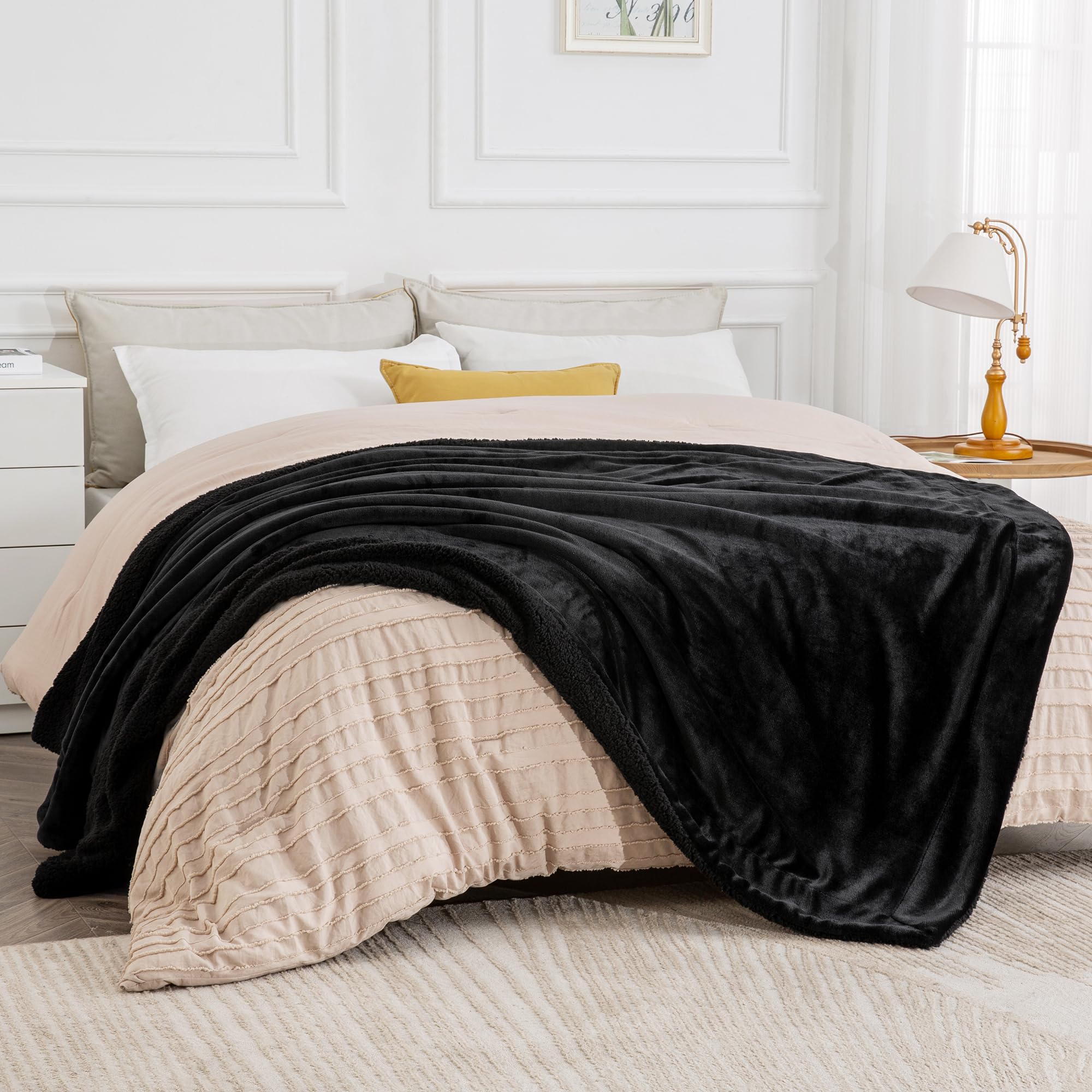 BEDELITE Sherpa Fleece Blankets King Size - Thick Warm Blankets for Winter, Soft & Cozy Plush Large Heavy Blanket for Bed (Black, 108" X 90")