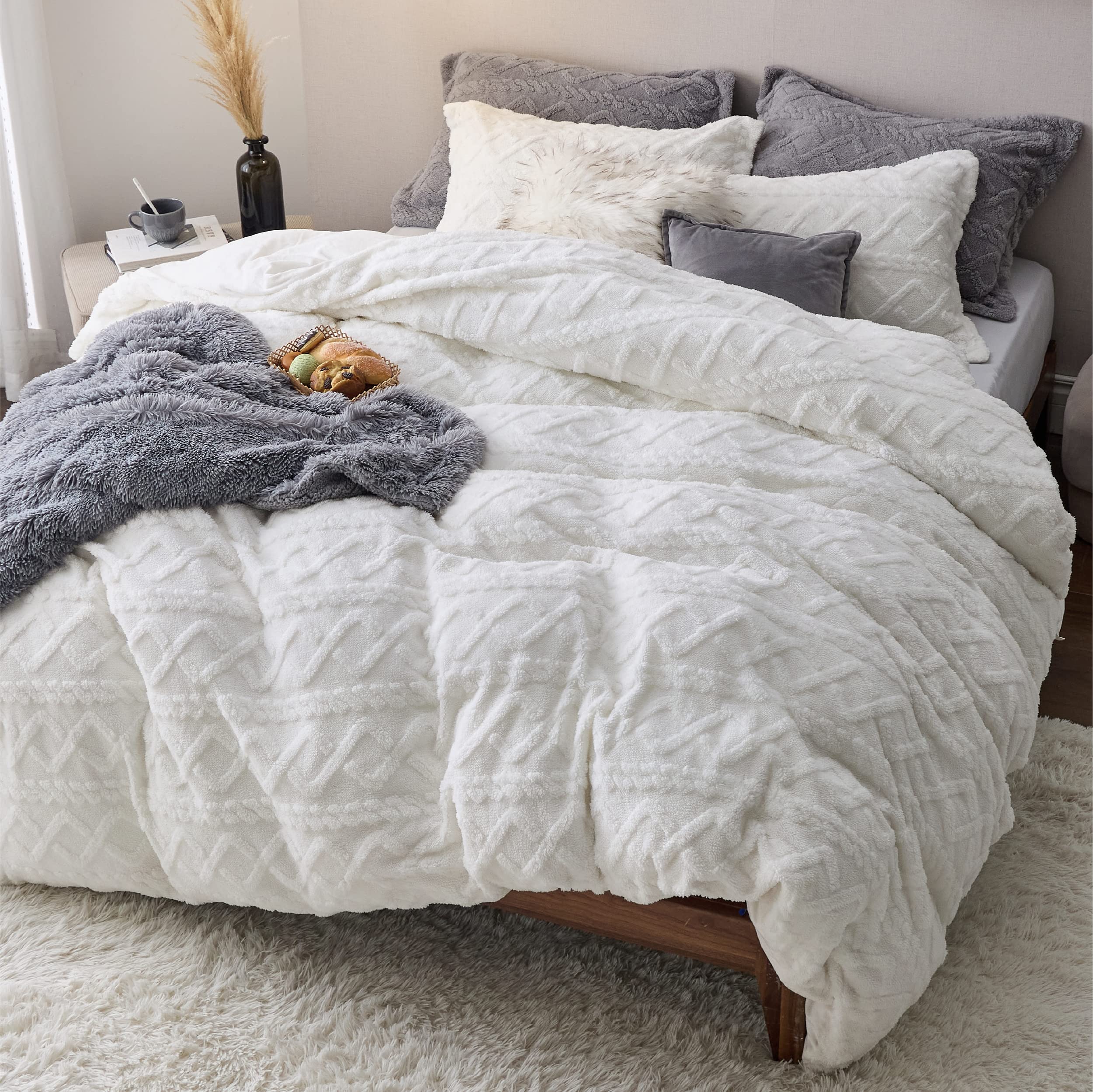 Bedsure Fluffy Comforter Cover Set - Faux Fur Duvet Cover King Size, White Plush Quilt Cover, 3 Pieces,1 Duvet Cover (104"x90") with Zipper Closure and 2 Pillow Shams, Comforter Not Included