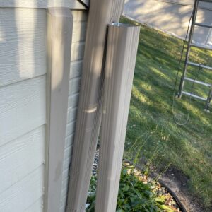 Magnetic Downspout Clip with Hinge (3"x4" 'A' White)