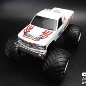 AMT USA-1 Monster Truck 2T 1:32 Scale Model Kit