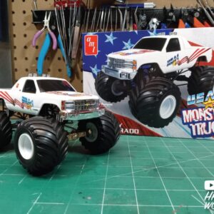 AMT USA-1 Monster Truck 2T 1:32 Scale Model Kit