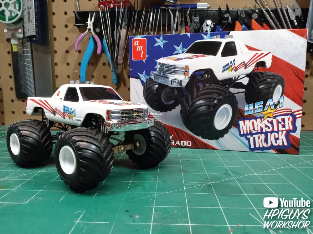 AMT USA-1 Monster Truck 2T 1:32 Scale Model Kit