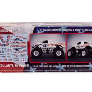 AMT USA-1 Monster Truck 2T 1:32 Scale Model Kit