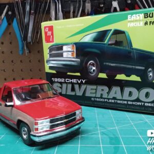 AMT 1992 Chevrolet Silverado Shortbed Fleetside Pickup Easy Build 1:25 Scale Model Kit