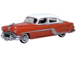 1954 pontiac chieftain 4 door coral red with winter white top 1/87 (ho) scale diecast model car by oxford diecast 87pc54004