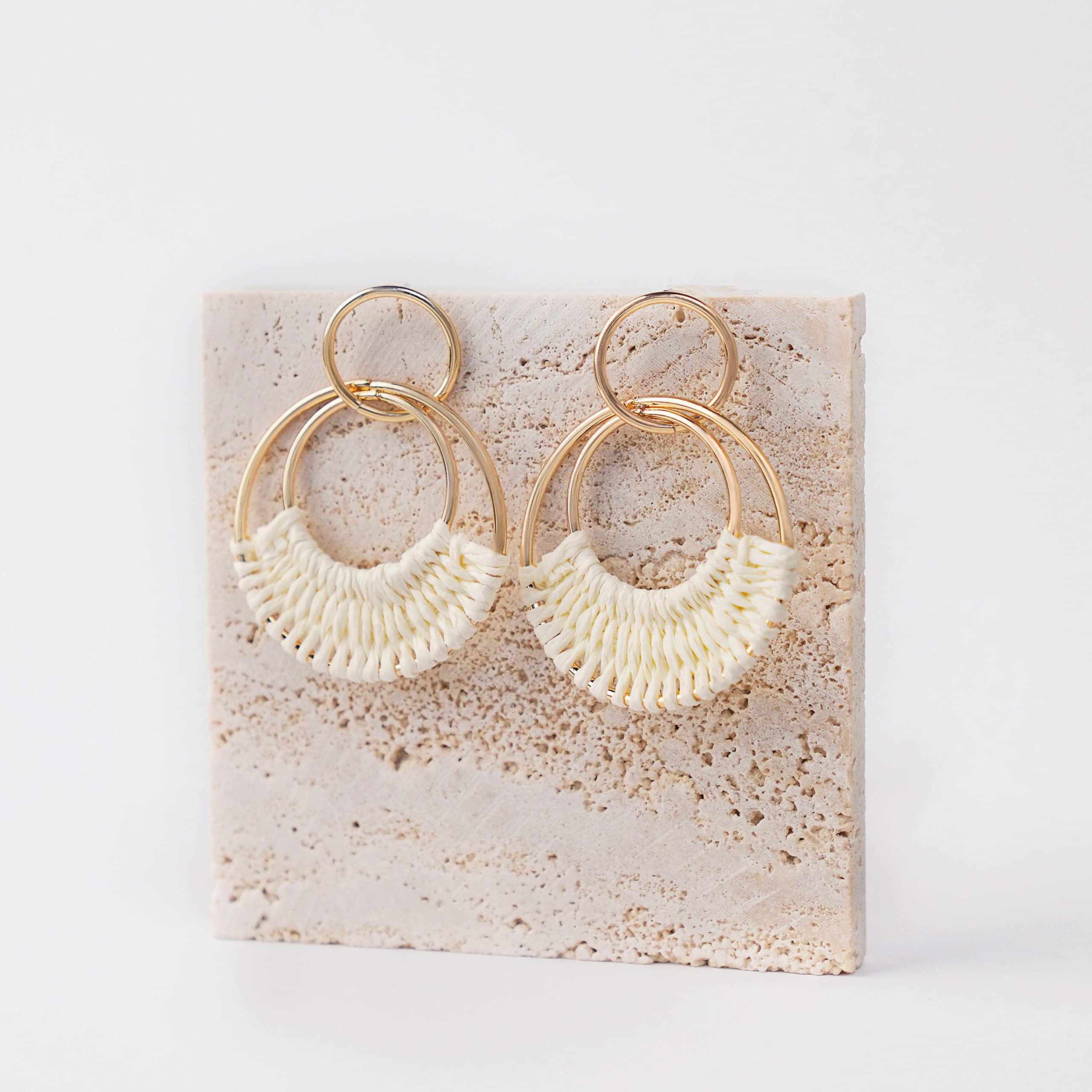 Raffia Hoop Earrings for Women Fun Boho Summer Beach Earrings Handmade Straw Wicker Rattan Dangle Earrings Statement Geometric Round Drop Earrings Bohemian Jewelry, White