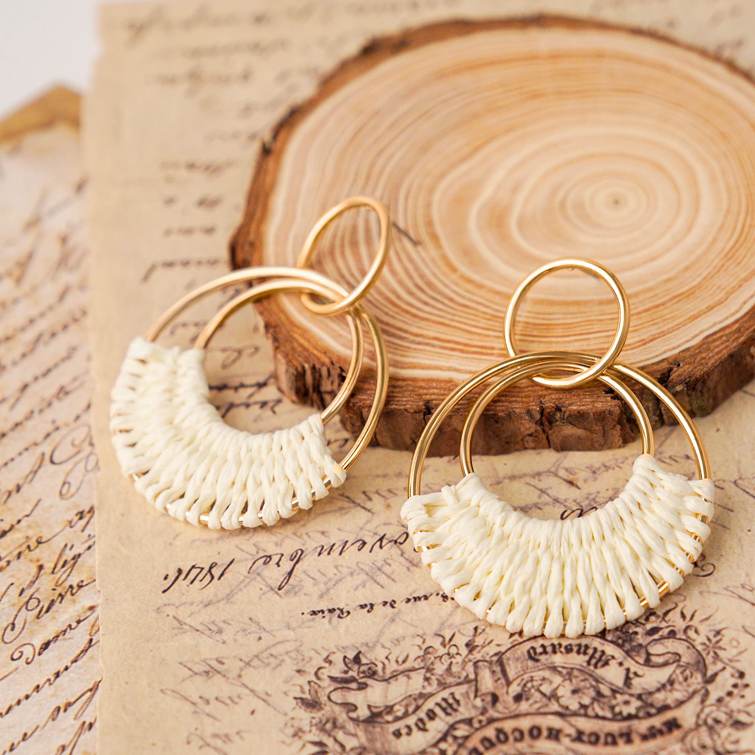 Raffia Hoop Earrings for Women Fun Boho Summer Beach Earrings Handmade Straw Wicker Rattan Dangle Earrings Statement Geometric Round Drop Earrings Bohemian Jewelry, White