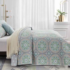 CHIXIN Boho Quilt King Size - Bohemian Chic Medallion Design - Lightweight Bedspread Coverlet Set, Ultrasonic Quilting Mandala Bedding Cover for All Season, 3 Piece, Aqua Blue