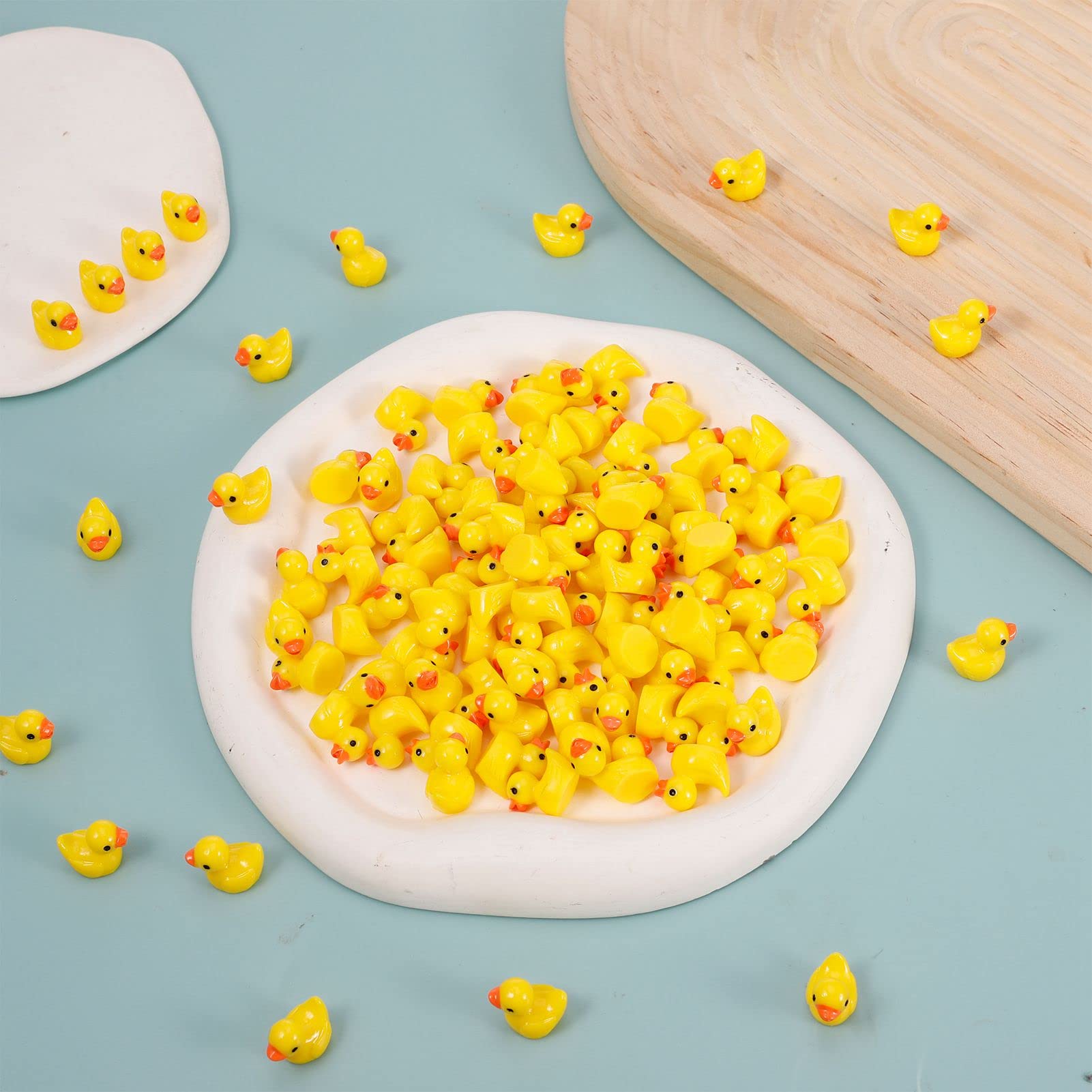 FRIUSATE 100 PCS Mini Resin Duck Miniature Duck Figures Micro Landscape Aquarium Dollhouse Ornament Potted Plants Decoration DIY Charms for Birthday Party Accessories, Tiny Duck(Yellow)