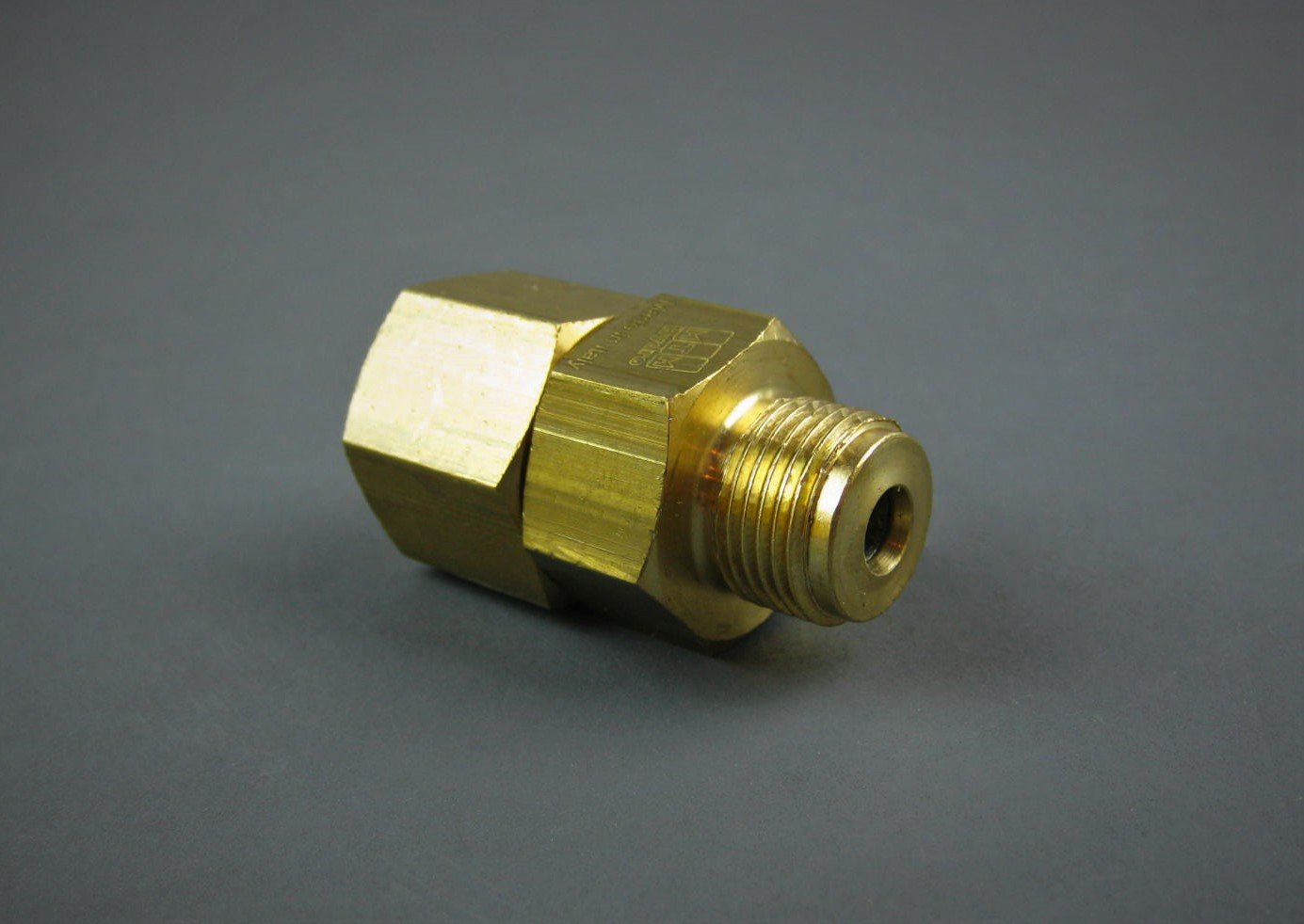 MTM Hydro 22.0431 Swivel Brass AG35 3/8F x 3/8M