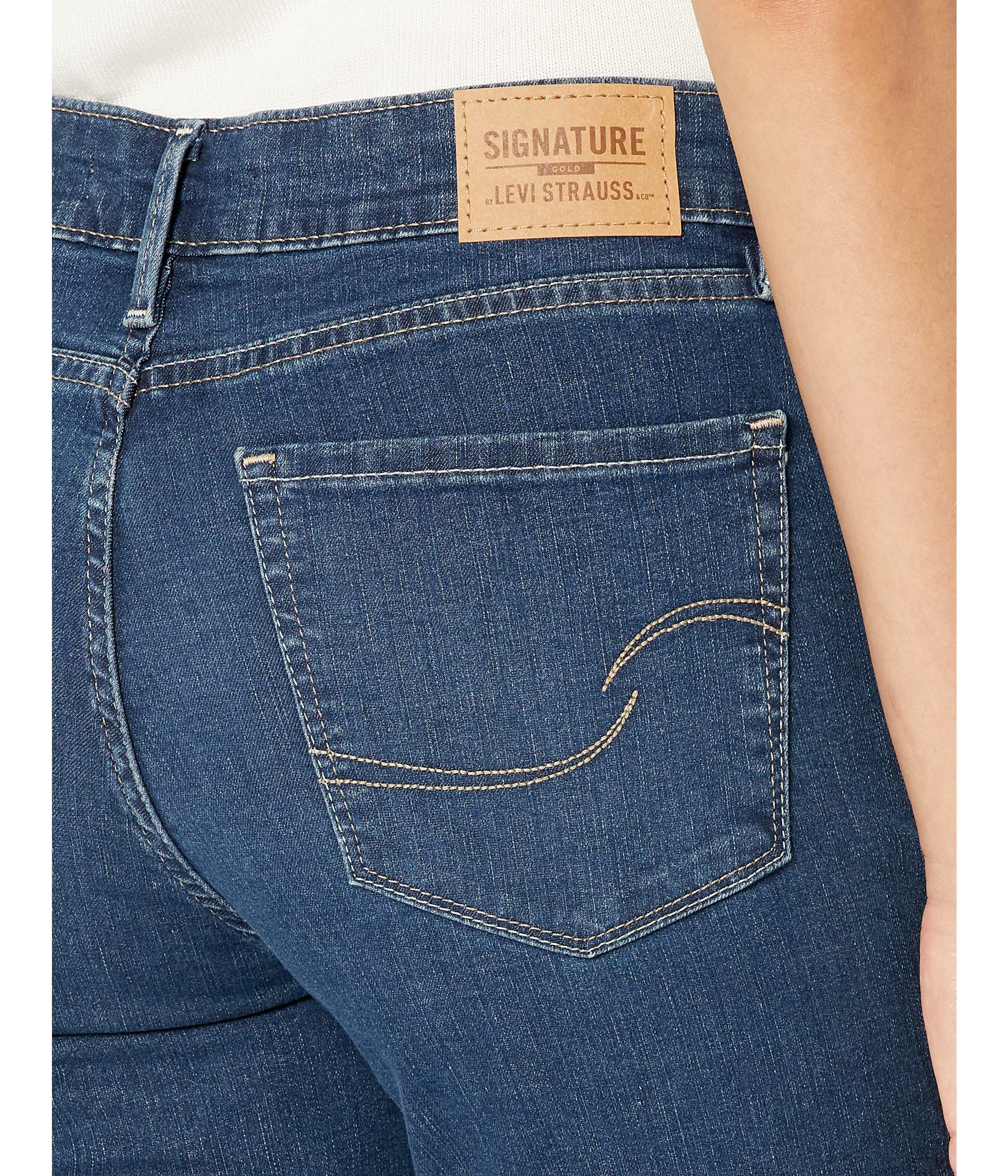 Signature by Levi Strauss & Co. Gold Women's Curvy Totally Shaping Straight Jeans (Available in Plus Size), (New) Jackson Square, 6 Regular