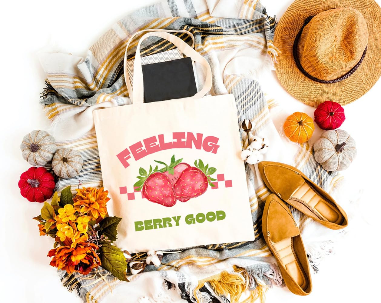 GXVUIS Feeling Berry Good Canvas Tote Bag for Women Aesthetic Cute Strawberry Reusable Grocery Shopping Bags Girls Gifts White