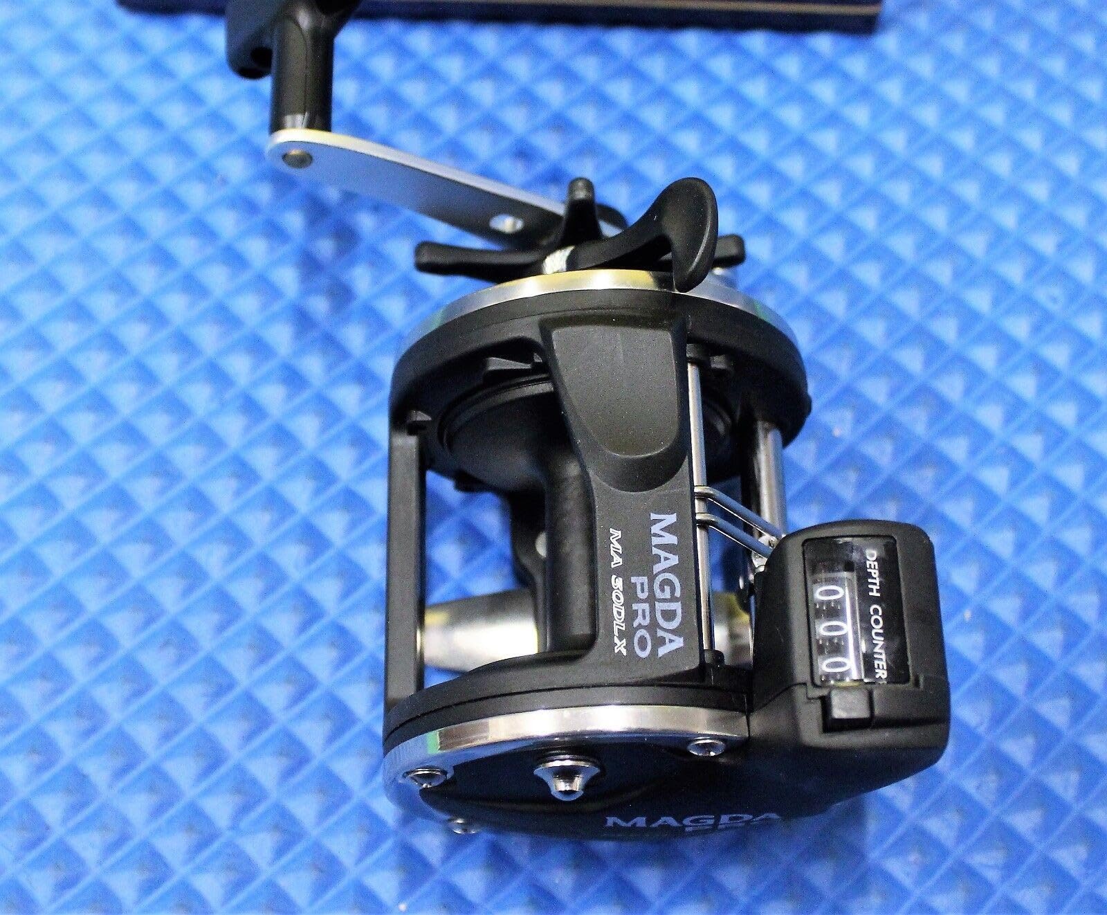 Okuma Magda Pro Line Counter Levelwind Trolling Reel, Small, Black/Silver, MA-45DX