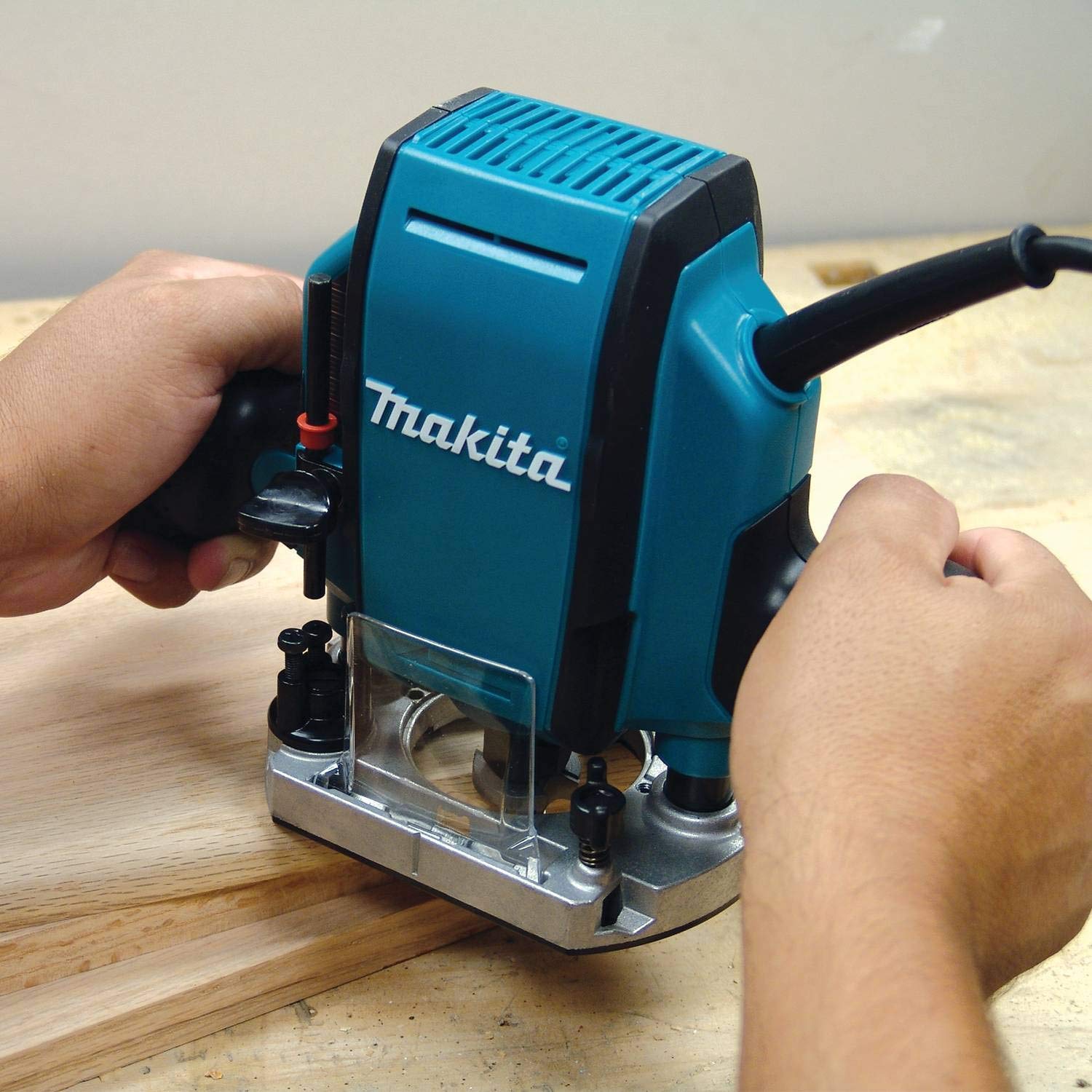 Makita RP0900K 1-1/4 HP* Plunge Router