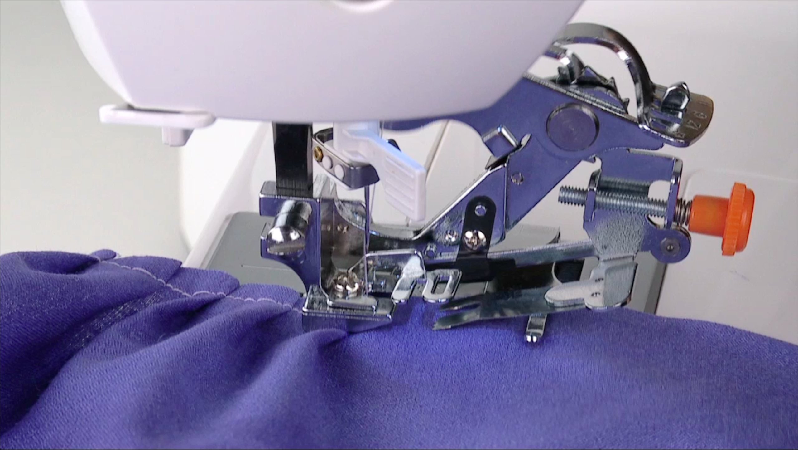 SINGER | Ruffler Attachment Presser Foot, Perfectly Spaced Pleats/Gathers, Easily Adjust Closeness & Depth, Light to Medium Fabrics - Sewing Made Easy, Silver