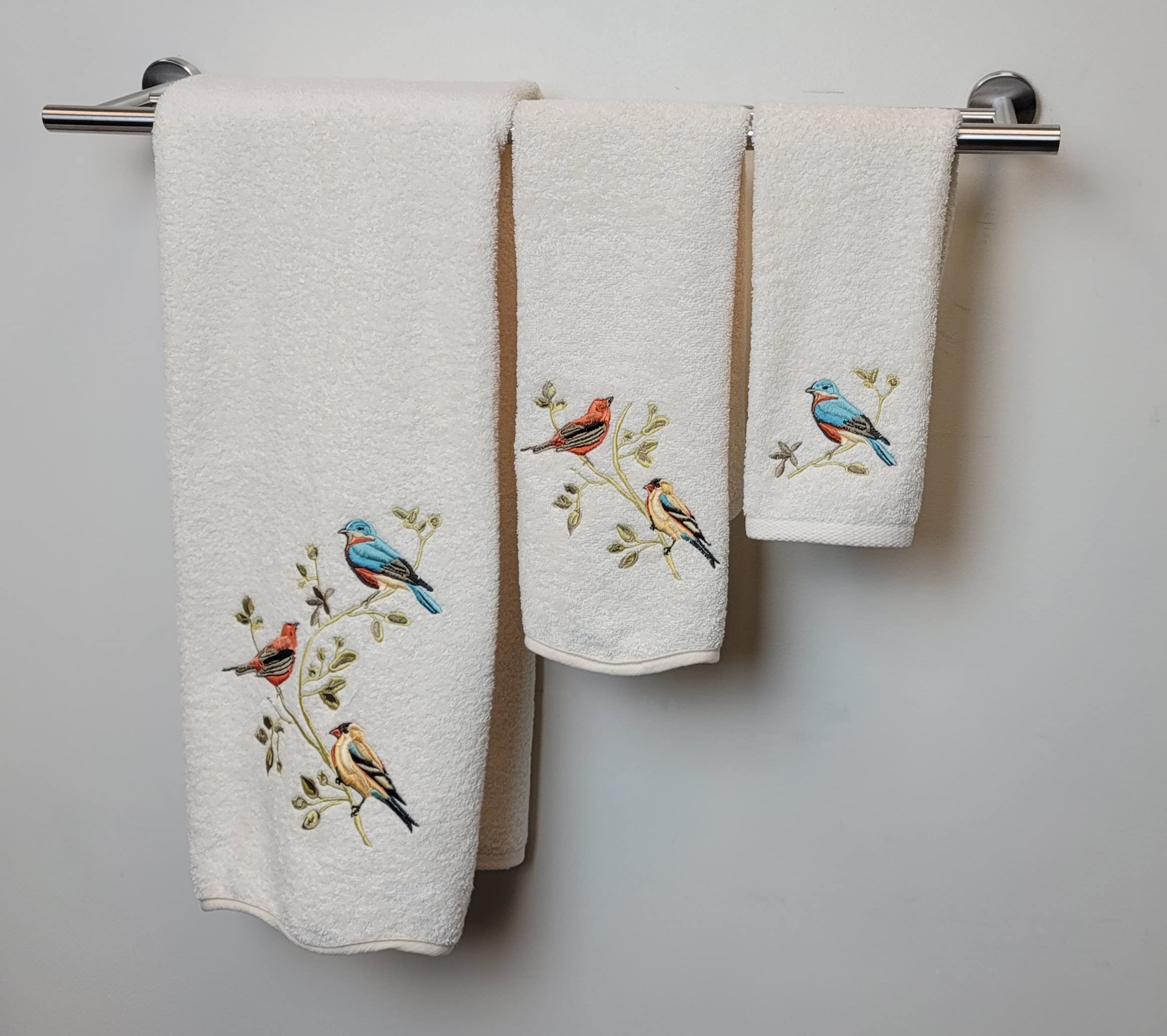 Avanti Linens - Fingertip Towel, Soft & Absorbent Cotton Towel (Premier Songbirds Collection)