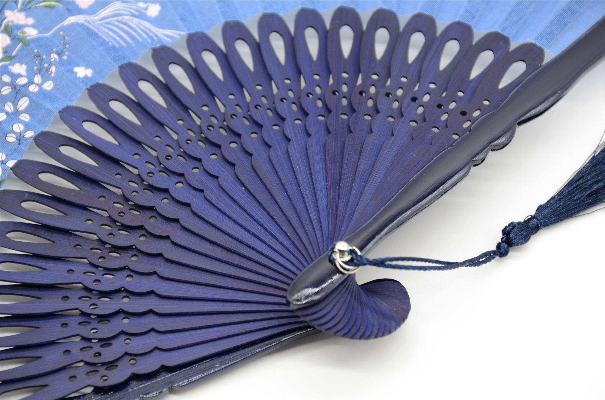 OMyTea® "Grassflowers 8.27"(21cm) Hand Held Folding Fans - With a Fabric Sleeve for Protection for Gifts - Chinese/Japanese Vintage Retro Style (Blue)